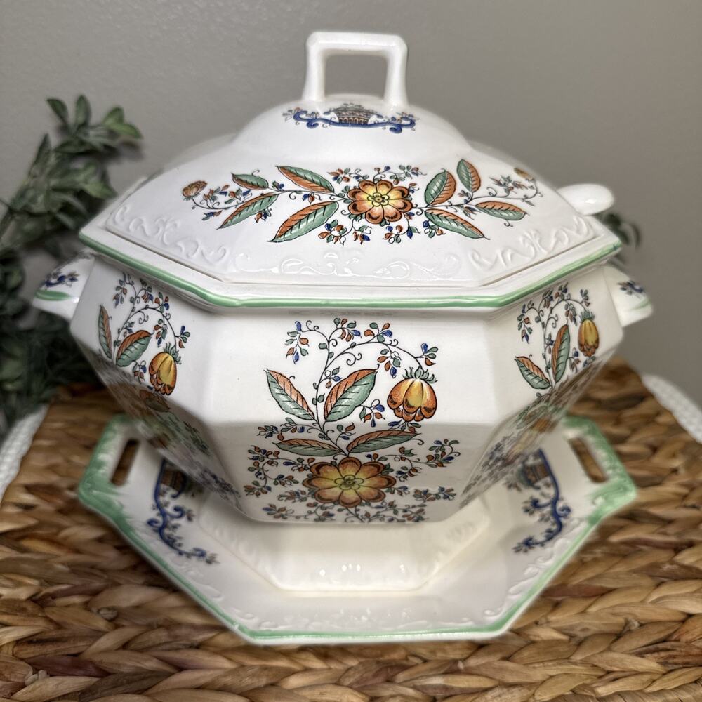Japan Porcelain Soup Tureen Ladle Underplate Floral Serving Bowl Floral 4 pc Vtg